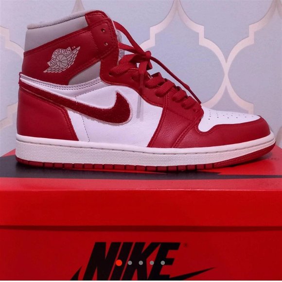 Air Jordan 1 Retro High Chenille Varsity Red - Picture 1 of 4